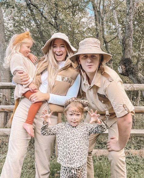 Monkey And Zoo Keeper Costume, Zoo Keeper Family Costume, Diy Zookeeper Costume, Zoo Keeper Costume, Zookeeper Costume, Yasmyn Switzer, Animal Halloween Costumes, Zoo Keeper, Spooky Szn