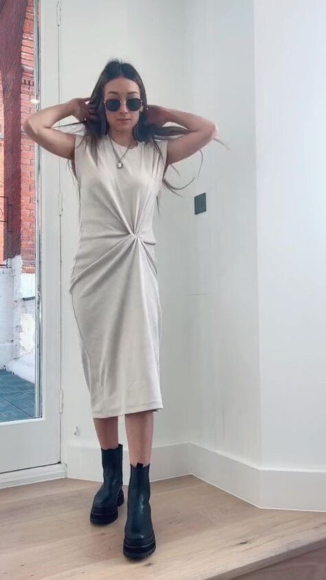 We’ve all got a baggy, shapeless dress somewhere in our wardrobe, right? Here's a no-sew hack for cinching in that baggy dress. Maxi Dress Too Long Hack, Dress Too Big Hacks No Sew, Maxi Dress Too Long, Shapeless Dress, Boxy Dress, Baggy Dresses, Big Dresses, Oversized Dress, Draped Dress