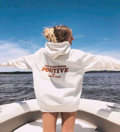 Surfergirl Style, Vsco Hoodie, Positive Hoodie, Something Positive, Hoodie Aesthetic, Pullover Women, Straight Clothes, Aesthetic Hoodie, Women Outfit