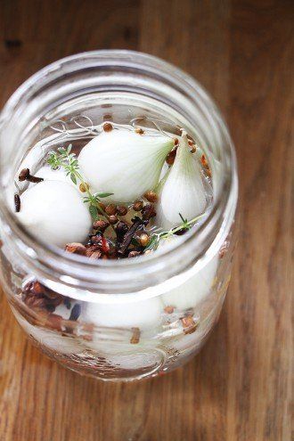 These pickled cocktail onions are perfect for your next round of Gibsons. | Photo by Emma Janzen. Pickled Pearl Onions Recipe, Cocktail Onions, Food Planning, Diy Cocktails, Pearl Onions, White Balsamic Vinegar, Homemade Cocktails, Sherry Vinegar, Homemade Pickles