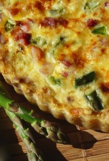 Quiche With Ham, Ham Quiche Recipe, Savory Quiche, Asparagus Quiche Recipes, Ham Asparagus, Asparagus Quiche, Breakfast Quiche Recipes, Quiche Recipes Easy, Quiche Recipes