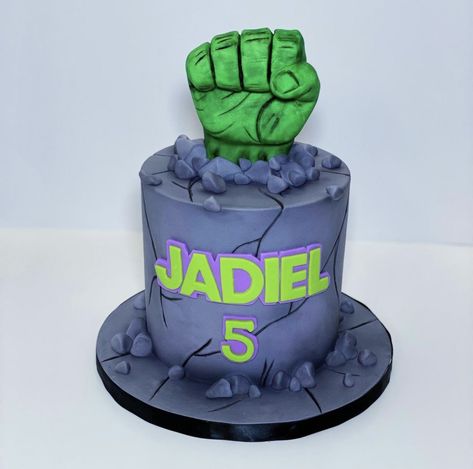 Bolo Hot Wheels, Hulk Cake, 6th Birthday Cake, Diy Cakes, Hulk Birthday, 1st Bday Ideas, Birthday Party Cake, Diy Cake, Party Cake