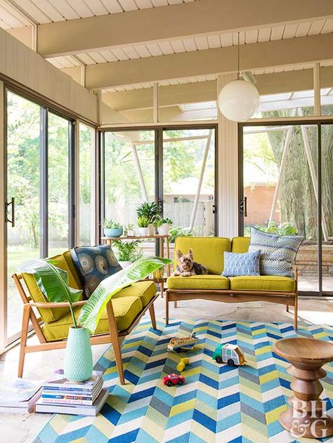 Covered porch ideas span from cottage style to contemporary. Add a modern vibe to a summer porch design with retro patio furniture and a geometric area rug. A basic midcentury pendant provides lighting for late-night entertaining. Covered Porch Ideas, Retro Patio Furniture, Retro Patio, Porch Design Ideas, Modern Porch, Building A Porch, Modern Patio Furniture, Summer Porch, Porch Furniture