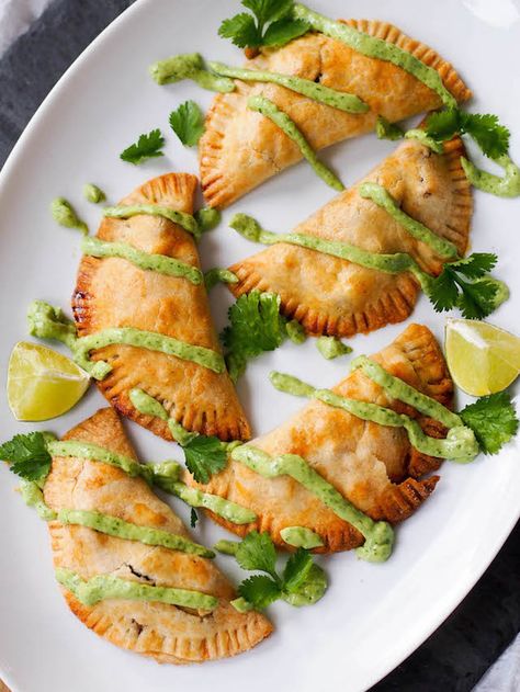 Wrapped in a whole wheat crust, potato empanadas with corn and goat cheese are a delicious Peruvian-inspired bite. Serve with avocado chimichurri. Avocado Chimichurri, Vegan Empanadas, Cheese Empanadas, Latin Recipes, Peruvian Recipes, Think Food, Vegan Eating, Goat Cheese, Good Eats