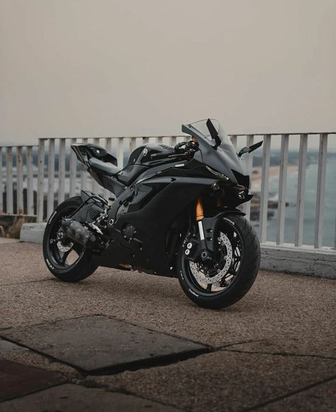 Black Motorbike Aesthetic, Yamaha R6 Aesthetic, Motorbike Aesthetic, Black Motorbike, Bike Aesthetic, Motorcycle Aesthetic, Biker Aesthetic, Yamaha R6, Pretty Bike