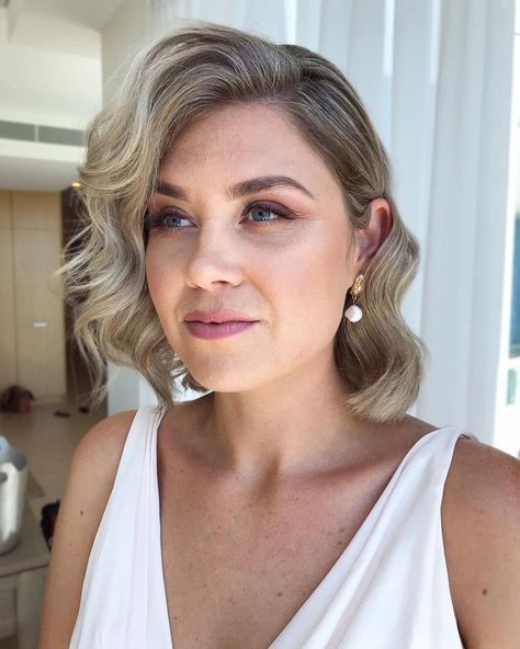 Mob Hair, Wedding Hairdos, Wedding Hairstyles For Short Hair, Short Bridal Hair, Formal Hairstyles For Short Hair, Short Hair Bride, Short Hair Waves, Bridesmaid Hair Makeup, How To Curl Short Hair