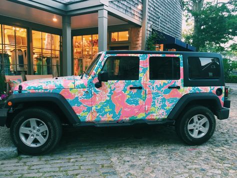 pinterest: bellaxlovee ✧☾ Preppy Car, Photoshoot London, Champagne Campaign, Car Jeep, Pink Jeep, Girly Car Accessories, Jeep Wrangler Accessories, Wrangler Accessories, Girly Car