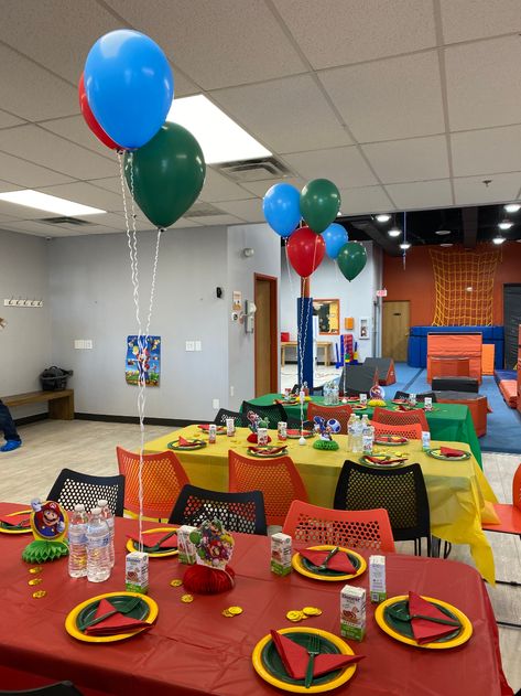 Super Mario Themed Birthday Party — Coffee with Charlotte Super Mario Table Decorations, Super Mario Centerpieces, Super Mario Gifts, Food Counter, Super Mario Nintendo, Table Centerpiece Decorations, Mario Nintendo, Super Mario Birthday Party, Mario Games