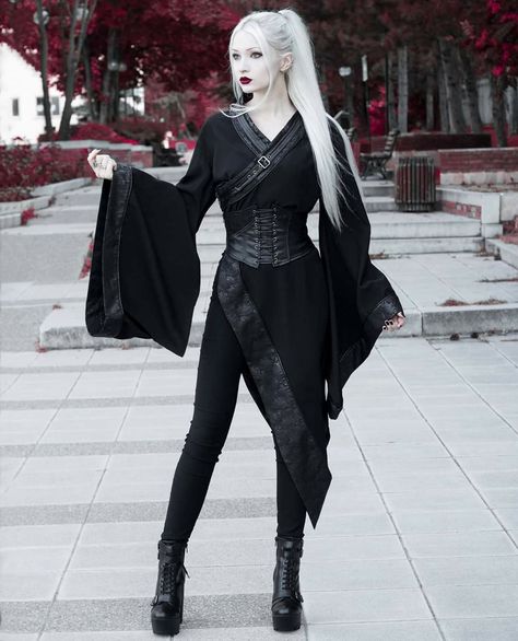 Strega Fashion, Black Clothes, Goth Women, Goth Beauty, Dark Gothic, Punk Outfits, Gothic Punk, Gothic Beauty, Gothic Dress