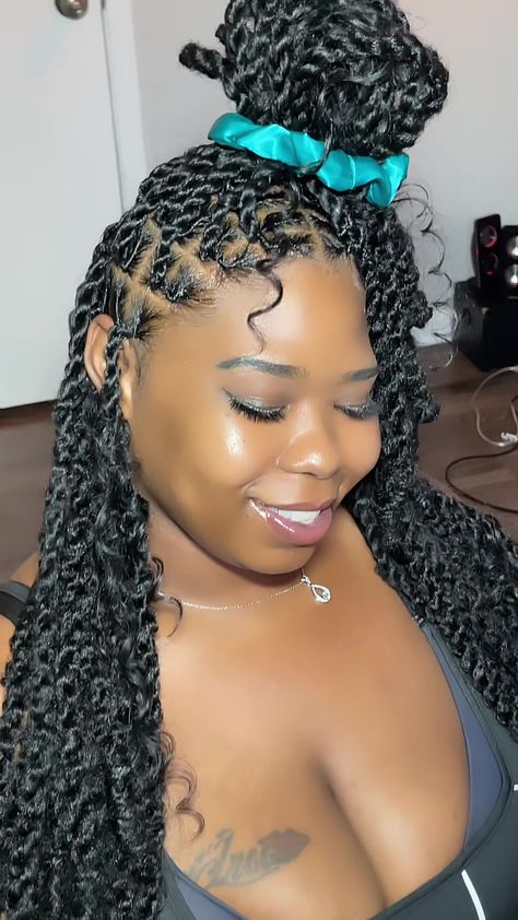 STYLE❗️Invisible Passion Twist Locs... - Chan'lee Hairtstyles Twist Locs, Invisible Locs, Chan Lee, Hair Ponytail, Hair Ponytail Styles, Ponytail Styles, Ponytail Hairstyles, Locs, Twist