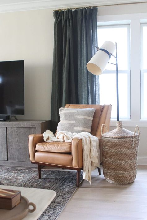 Green curtains in the living room Scandinavian Window Treatments, Solar Shades Living Room, Olive Green Curtains, Chicago Bungalow, Organic Modern Living Room, Living Room Window, Window Panes, Black Window, Diy Playbook