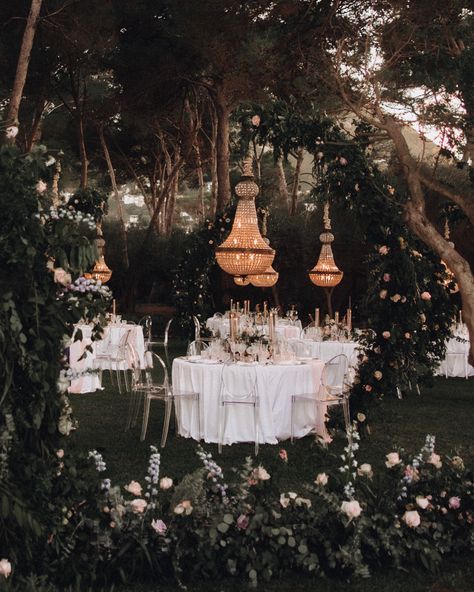 Photo of a magical wedding set up with big chandeliers. Fairytale Cottage Wedding, Folklore Aesthetic Wedding, Fairy Gothic Wedding, Wedding In A Castle, Dark Dreamy Wedding, Dark Fairy Tale Wedding, Dark Fairy Wedding Theme, Wedding Venue Cottagecore, Dark Fairytale Wedding Theme