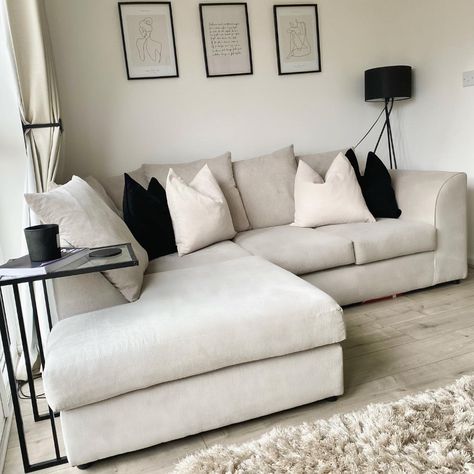 Cream Couch Living Room, Cream Corner Sofa, Corner Sofa Living Room, Small Lounge, Cream Living Rooms, Corner Couch, Cream Sofa, Scandi Home, Cosy Living Room