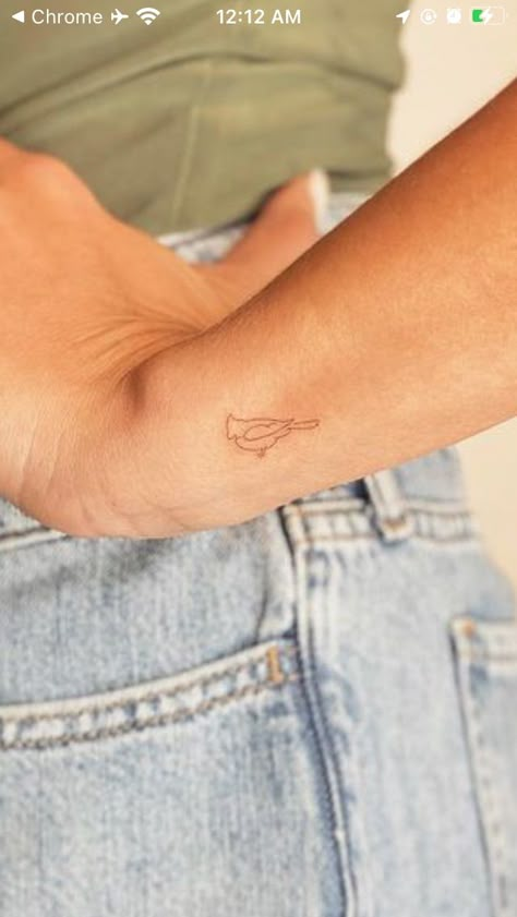 Red Carnal Bird Tattoo, Dainty Tattoos For Grandma, Cardinal Tattoo Dainty, Cardinal Tattoo Small Simple Outline, Cardinal Tattoos For Women Simple, Tiny Eagle Tattoo, Fine Line Meaningful Tattoos, Brown Fine Line Tattoo, Minimal Cardinal Tattoo