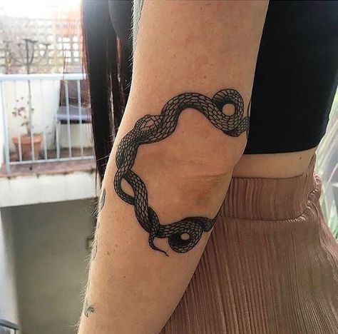 Snake Bracelet Tattoo, Istanbul Art, F Tattoo, Le Tattoo, Ouroboros Tattoo, Minimal Tattoo Design, Elbow Tattoos, Flower Tattoo Shoulder, Tattoo Bracelet