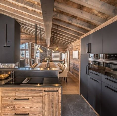 Chalet Modern, Luxury Chalet Interior, Chalet Kitchen, Chalet Interior Design, Mountain Home Interiors, Modern Chalet, Mountain Interiors, Kitchen Post, Chalet Interior