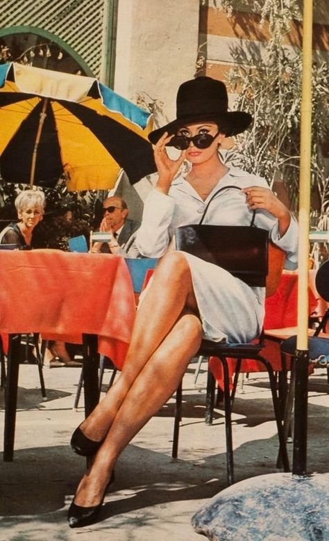 Dolce Vita in Costiera Amalfitana - Italy Segreta - Travel Sophia Loren Style, Italian Fashion Summer, Glamour Outfit, Sofia Loren, Women's Outfits By Occasions, Effortless Hairstyles, Italian Women, Catherine Deneuve, Zadar