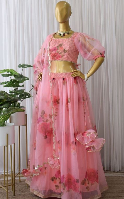 Blouse For Organza Lehenga, Floral Organza Lehenga Designs, Organza Lehenga For Haldi, Organza Lehenga For Women, Blouse Designs For Lehangas, Organza Blouse Designs For Lehenga, Organza Blouse With Dupatta, Organza Lehenga Blouse Designs, Organza Lehenga Designs