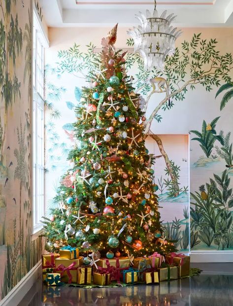 British Colonial Christmas Decor, Florida Christmas Decor, Colonial Christmas Tree, Palm Beach Christmas, Tropical Christmas Decorations, British West Indies Style, Colony Hotel, Mint Room, Beach Christmas Trees