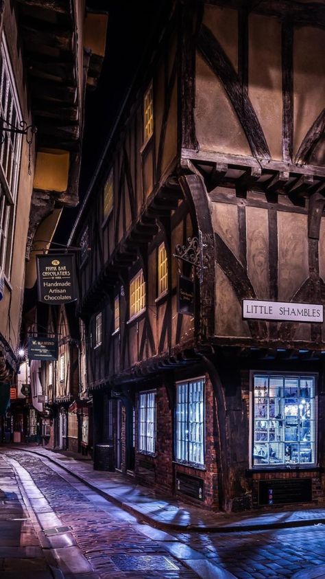 England. Street. Design. Decor. Travel. Adventure. Travel Blog. Photo. Bar. Pub. Medieval Pub, Medieval Homes, York Shambles, Pub Aesthetic, Shambles York, England Street, The Shambles, York Uk, York England