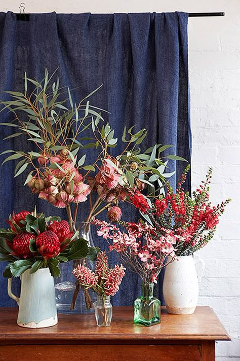 My failsafe Christmas styling tip is heirloom table linen and huge vases of hydrangeas and/or Christmas bush. Flowers For Christmas Table, Bush Christmas Australian, Australian Christmas Table Decorations, Aussie Bush Christmas, Australian Bush Christmas, Christmas Flower Ideas, Christmas Table Flowers, Australian Christmas Decor Ideas, Bush Wedding Australian