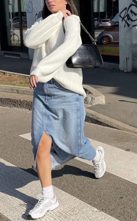 long denim skirt outfit Long Denim Skirt Outfit Plus Size, Jeans Skirt Aesthetic, Denim Long Skirt Outfit, Nb Outfit, Long Denim Skirt Outfits, Long Jean Skirt Outfits, Long Denim Skirt Outfit, Denim Skirt Outfit, Baggy Shirts