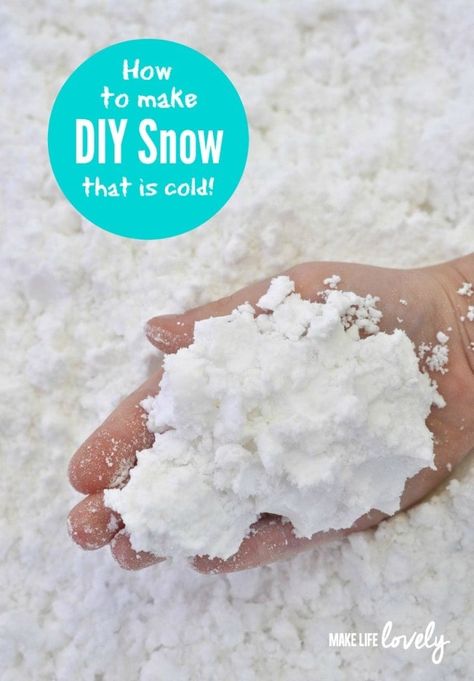 How to make fake snow that is naturally cold with just 2 ingredients! Kids LOVE playing with this simple DIY snow recipe that feels just like real snow and smells great. Vetenskapliga Experiment, Snow Recipe, 4de Verjaardag, Snow Crafts, Instant Snow, Diy Snow, Shaving Foam, Frozen Themed Birthday Party, Artificial Snow