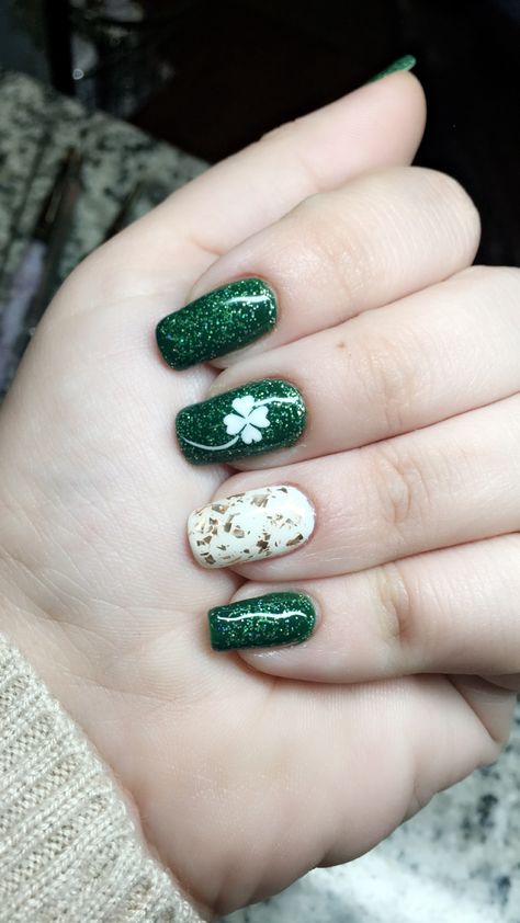 Four Leaf Clover Nail Design, 4 Leaf Clover Nails, Four Leaf Clover Nails, Celtic Nails, Megan Nails, Saint Patrick Nail, Feet Nail Design, Irish Theme, Lucky Leaf