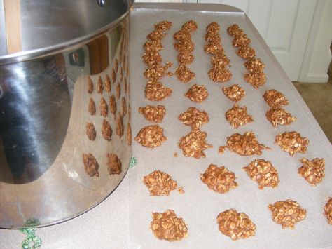 no bake cookies Homemade Apple Crisp, Quick Cookies, Peanut Butter No Bake, Happy Housewife, Baking Recipes Cookies, Harvest Recipes, Oat Cookies, Bake Cookies, Homemade Apple