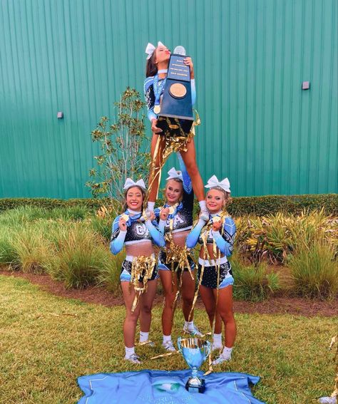 Cheerleading Poses, Sideline Cheer, Cheerleading Quotes, Allstar Cheerleading, Cheerleading Photos, Cheerleading Stunt, Cute Cheer Pictures, Cheer Workouts, Cheer Picture Poses