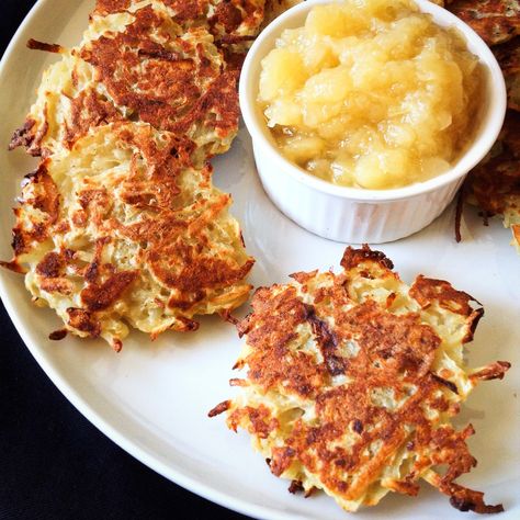 Baked Potato Latkes -- Gluten-Free, Oil-Free Vegan Recipe Baked Latkes, Vegan Latkes, Vegan Baked Potato, Vegan Sauce Recipes, Oil Free Vegan Recipes, Potato Latkes, Gluten Free Potatoes, Vegan Potato, Vegan Sauces