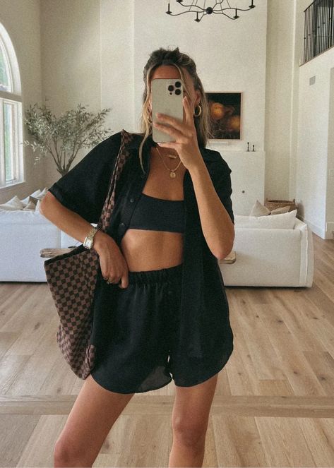 Day Out Summer Outfit, Black Beachy Outfits, Black Cover Up Outfit, Summer In Nice Outfit, Pool Summer Outfits, Holiday Pool Outfit, Pool Casual Outfits, Work Beach Outfit, Summer Outfit Styling