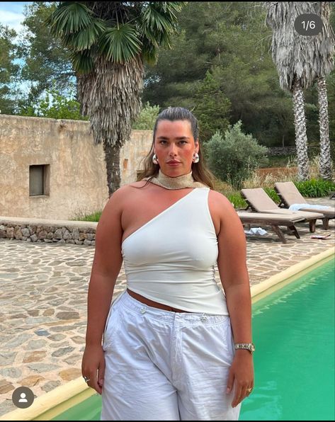 Goa Outfits Plus Size, Vacation Inspo Pics Plus Size, Plus Size Aphrodite, Beach Fits Aesthetic Plus Size, Divine Feminine Aesthetic Plus Size, Bahamas Outfit, Big Bust Fashion, Plus Size Looks, Preppy Chic