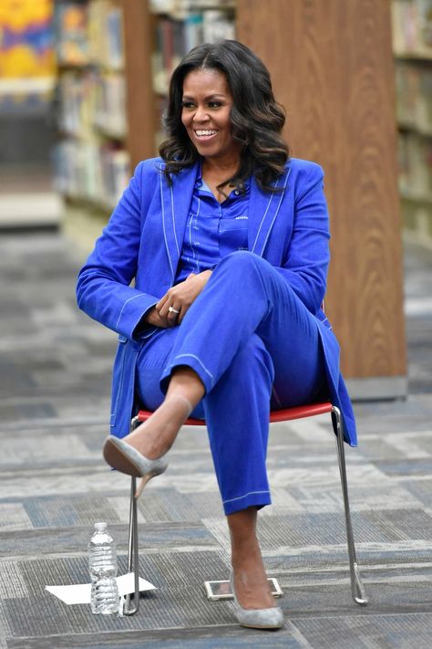 Michelle Obama Roundtable Discussion, Chicago, USA - 12 Nov 2018 Obama Aesthetic, Female Leader, Roundtable Discussion, Barack Obama Family, Michelle Obama Fashion, American First Ladies, Malia Obama, Boss Style, Michelle And Barack Obama