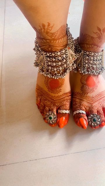 Silver Payal Design Bridal, Feet Jewellery, Payal Design, Payal Designs Silver, Bridal Foot Jewelry, Trendy Silver Jewelry, Silver Anklets Designs, Kashta Saree, Silver Payal