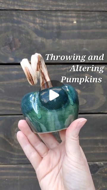 Ceramic Pumpkins Pottery, Pumpkin Pottery, Ceramic Studio, Pottery Making, Pottery Studio, A Pumpkin, Ceramic Artists, Ceramic Art, Art Works