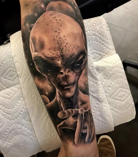 Alien Egyptian Tattoo, Alien Forearm Tattoo, Realistic Alien Tattoo, Alien Skull Tattoo, Trippy Alien Tattoo Ideas, Alien Space Tattoo, Alien Tattoo Sleeve, Alien Face Tattoo, Ufo Tattoo Design