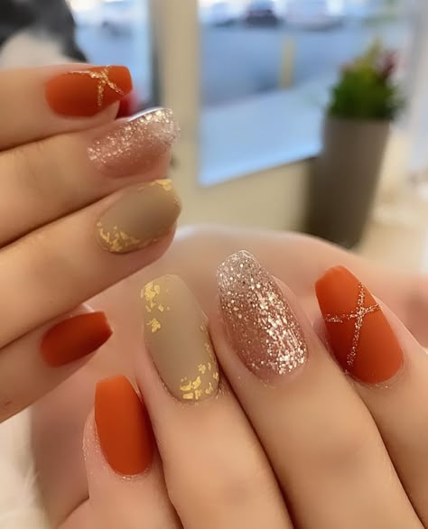 30 Beautiful Fall/Autumn Nails For Your Next Manicure - Glossnglitters Autumn Nails Wedding, Delicate Fall Nails, Nail Designs 2023 Fall, Autumn Vacation Nails, Nov Nails 2022, Fall Festive Nails, Atum Nails Design, Trendy Fall Nails Gel, Glitter Fall Nails Acrylic