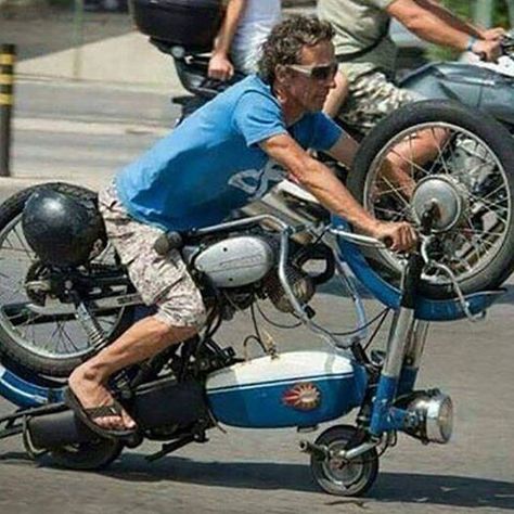 Funny Motorcycle, Youre Doing It Wrong, Altered Photo, Vampires And Werewolves, Car Memes, Biker Life, Custom Motorcycle, Weird And Wonderful, Car Wrap