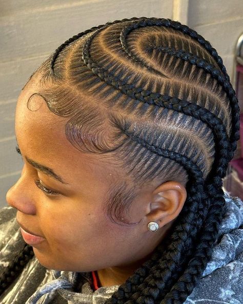 Nice All Back Hairstyles, Eight Stitch Braids, Six Cornrows Braids For Black Women, 8 Feed Ins Braids, Hairstyle Idea Braids, All Back And Base Hairstyle, 6-8 Stitch Braids, 6 Feeder Braids, 8 Feedin Braids With Design