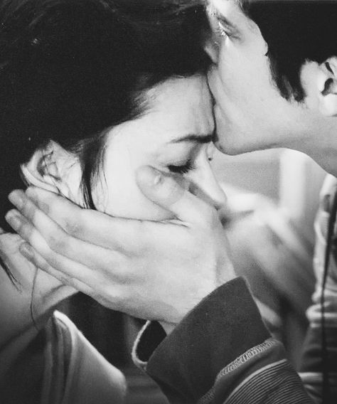 forehead kiss Scott And Allison, Forehead Kisses, We Are The World, After Life, Story Inspiration, Hopeless Romantic, New Years Resolution, Teen Wolf, Relationship Goals