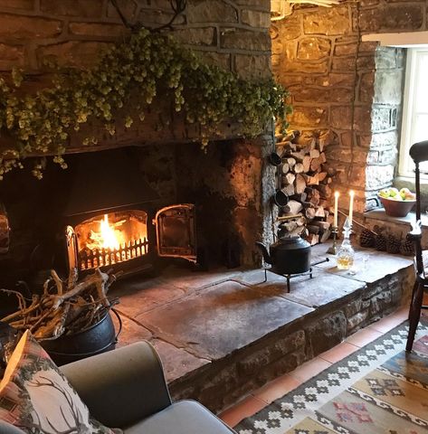 Drawing Rooms, Casa Vintage, Dream Cottage, Cottage Interiors, A Living Room, Stone Fireplace, Close Image, Cottage Homes, A Fire