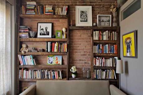 Ideas for full wall units // quite a few on this site High Shelves, Brick Shelves, Beautiful Bookshelf, Wood Bookshelves, Natural Decor, Brick And Wood, Exposed Brick Walls, Wall Bookshelves, Room Shelves