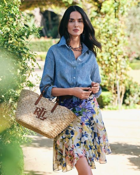 Lauren Ralph Lauren Summer 2024: Countryside Chic Casual Ralph Lauren Outfits, Polo Ralph Lauren Women Outfits Summer, Vintage Ralph Lauren Aesthetic, Ralph Lauren Style Women, Polo Ralph Lauren Women Outfits, Romantic Feminine Style, Ralph Lauren Summer, Ralph Lauren Looks, Floral Print Gowns