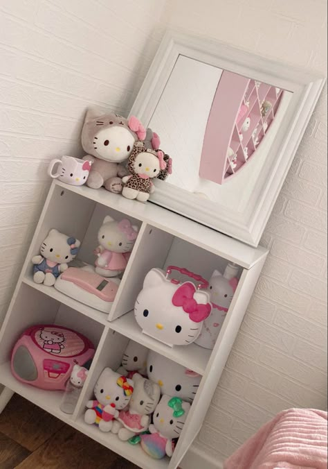 Hello Kitty Nightstand, Hello Kitty Collection Room, Hello Kitty Shelf Decor, Hello Kitty Shelf, Pink Hello Kitty Room, Small Room Organization Ideas, Hello Kitty Bedroom Decor, Sanrio Bedroom, Hello Kitty Room