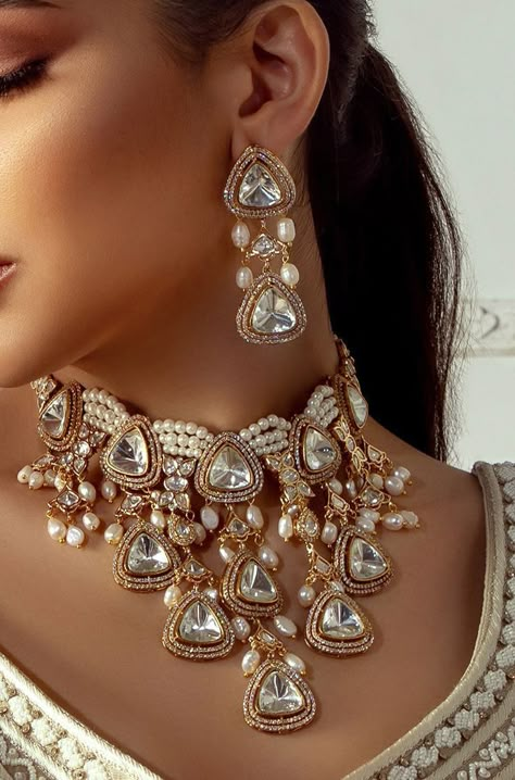 Luxury Kundan Pearl Necklace, Luxury Elegant Chandbali Choker, Luxury Kundan Sets With Intricate Design, Luxury Bohemian Kundan Necklace With Intricate Design, Jewelry Design Bridal, Luxury Temple Jewelry Style Choker Necklace, Traditional Luxury Kundan Necklaces, Luxury Elegant Temple Necklace For Wedding, Polki Bridal Jewellery Set