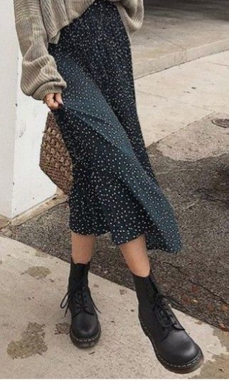 Midi Skirt Outfit Doc Martens, Long Skirt Outfits For Autumn, Maxi Skirt With Doc Martens, Long Dress With Doc Martens, Long Leg Outfits, Doc Martens Outfit Dress, Fall Fits, Doc Martens, Mode Inspiration