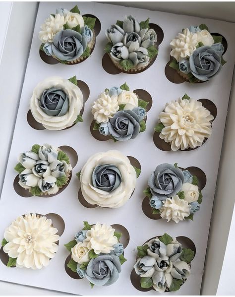 Monochromatic Cupcakes, White Flower Cupcakes, Pink And Blue Wedding Cupcakes, Teal Flower Cupcakes, Pink And White Flower Cupcakes, Cafe Packaging, Yas Pasta, Floral Flavored Cupcakes, Piping Ideas