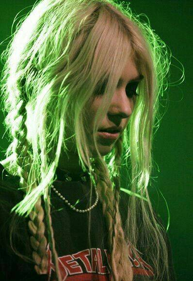 90s Grunge Hair, Short Grunge Hair, Messy Braids, Pretty Reckless, The Pretty Reckless, Taylor Momsen, Peinados Fáciles Para Cabello Corto, Long Blonde, Grunge Hair