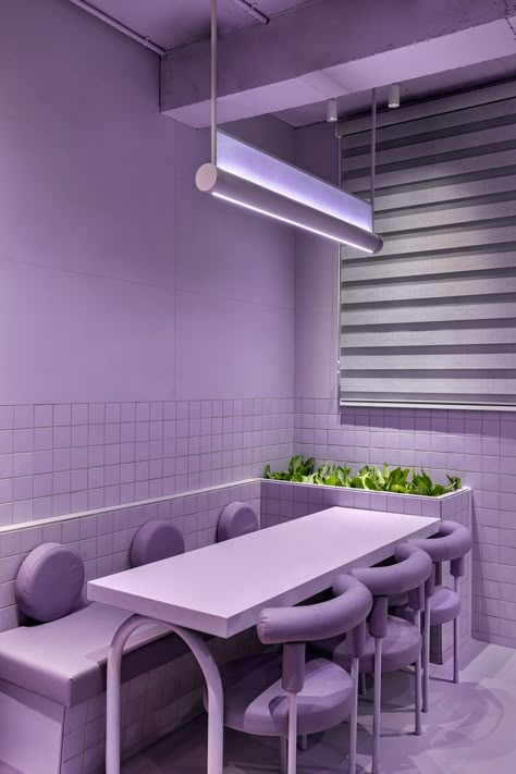 One Color Room Design, Interior Design Purple, Purple Restaurant, Purple Coffee Shop, Purple Interior Design, Purple Cafe, Purple Interior, Purple Bedrooms, Classic Interior Design